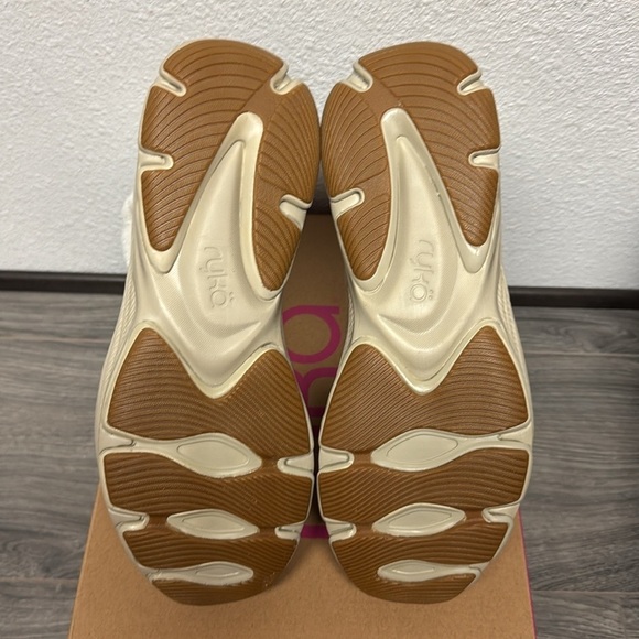 Ryka Made For Women Devotion Max Winter Boot Ankle (WIDE) - Picture 3 of 7